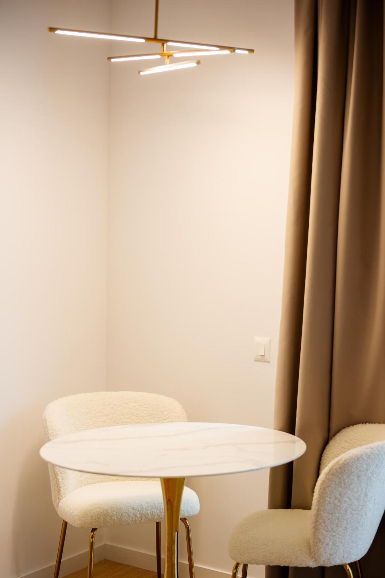 Central Suites *
